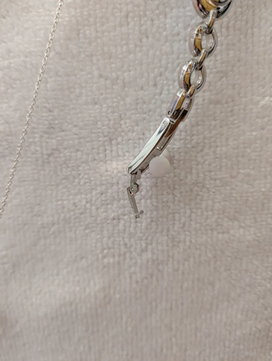 Costume/Fashion Jewellery Lot: Earrings, Necklaces & Watch image indicator(5)