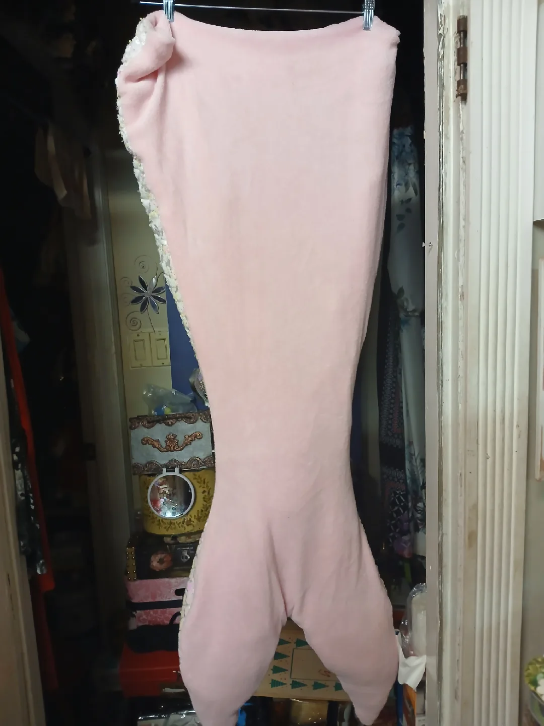 Mermaid Tail Blanket - Pink & White image indicator(2)