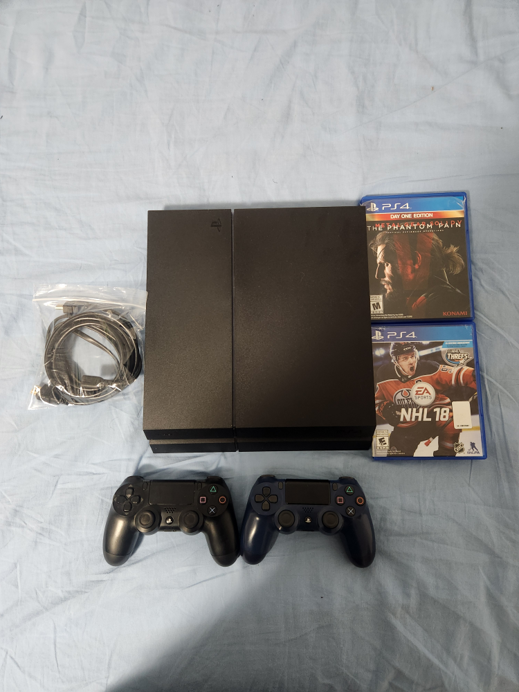 ps4 + 2 controllers + accesories