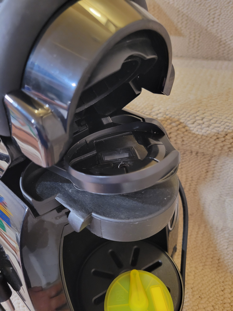 Bosch Tassimo Coffee Machine - photo 3