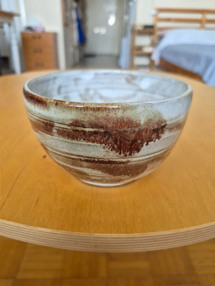 Handmade Pottery Bowl (Cereal / Soup / Salad size) AS NEW image indicator(2)