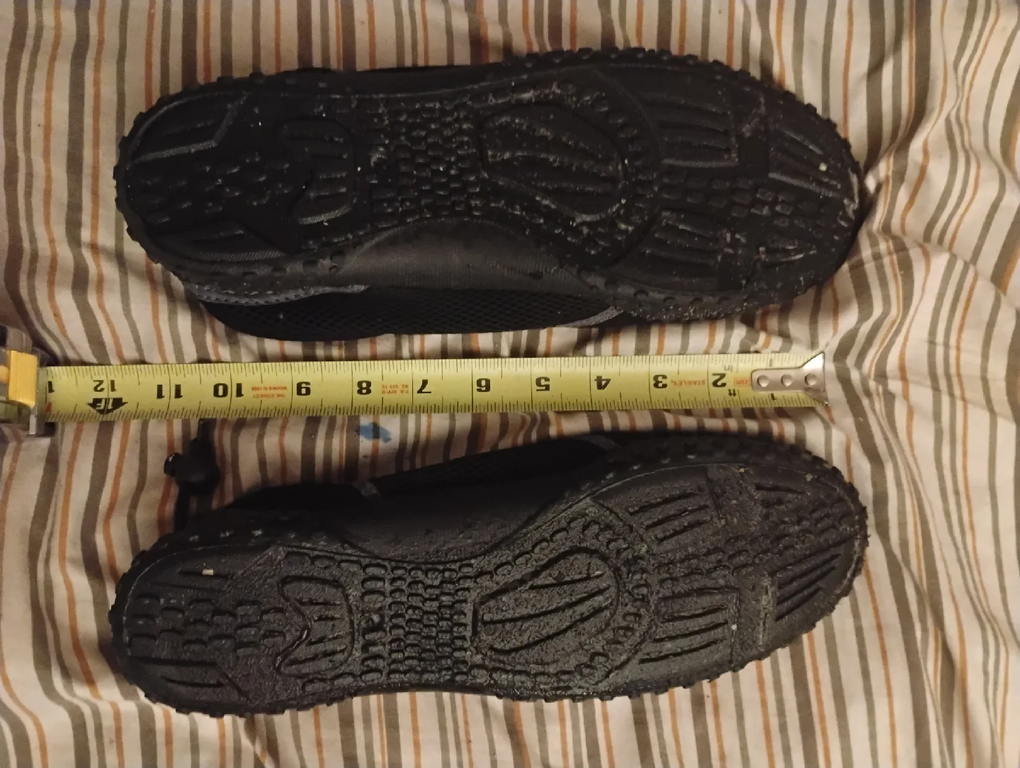 Black Water Shoes - Size 11 US image indicator(2)