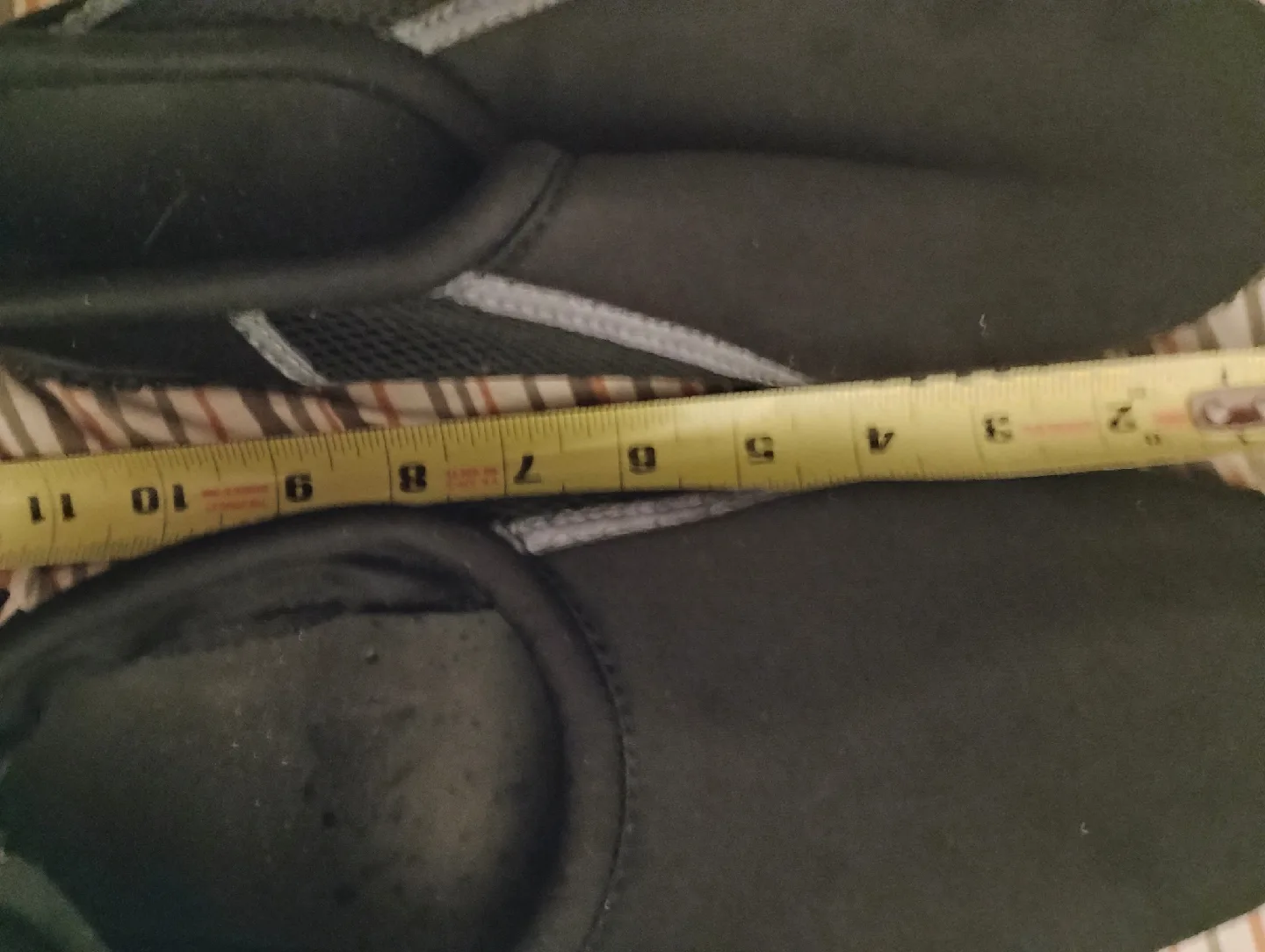 Black Water Shoes - Size 11 US image indicator(5)