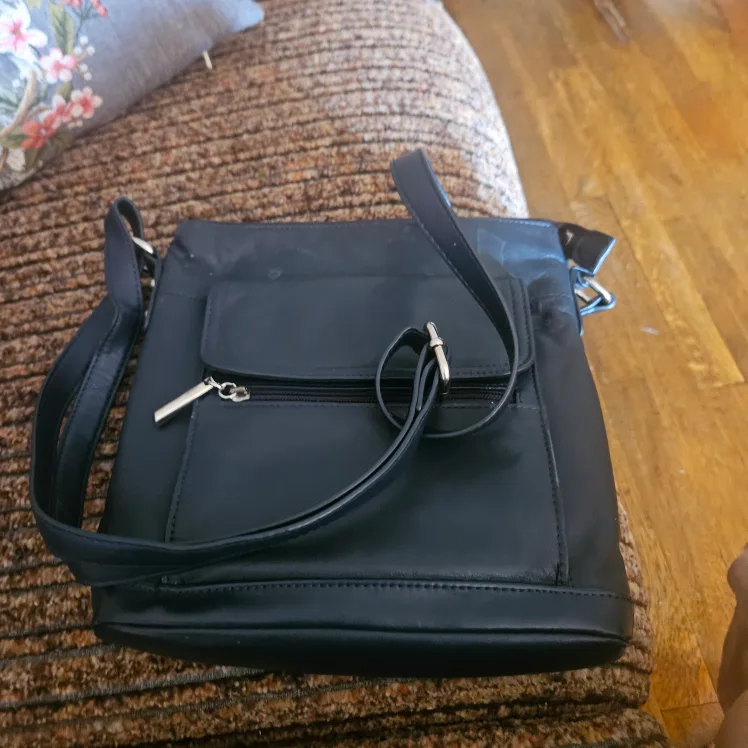 Giani Bernini  Italy Leather  Shoulder Bag image indicator(3)