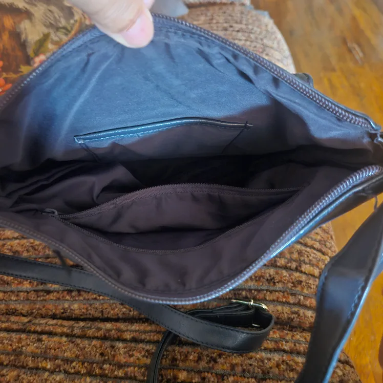 Giani Bernini  Italy Leather  Shoulder Bag image indicator(4)