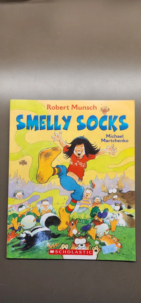 Smelly Socks by Robert Munsch thumbnail