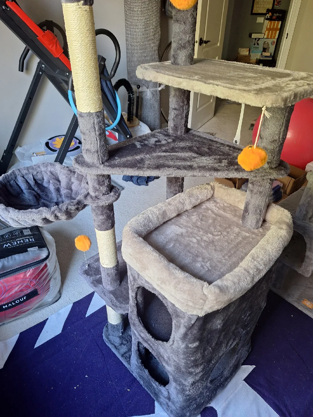 NEW Beautiful Large Cat Tree Condo 😻 image indicator(3)