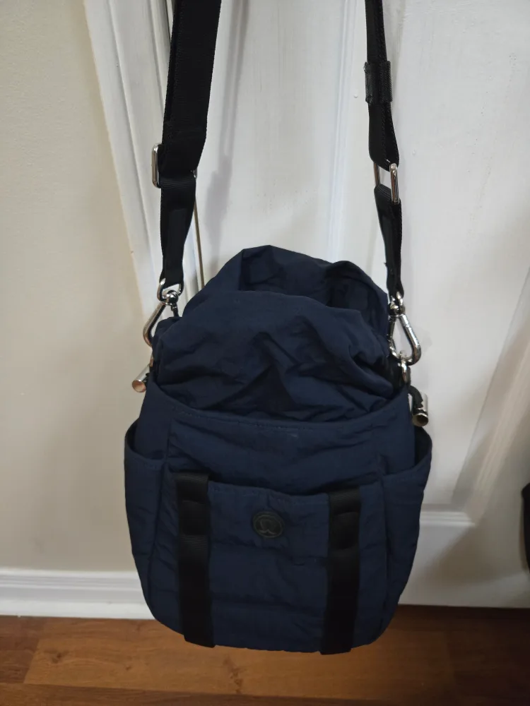 Lululemon Dash All Day Bucket Bag 6.5L image indicator(2)