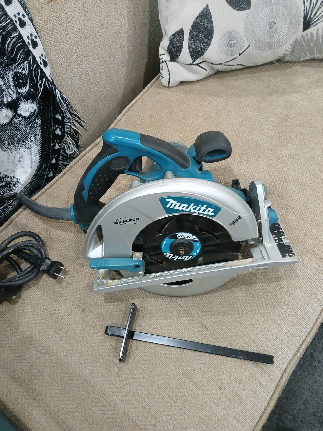 Makita Circular Saw with Case - photo 5