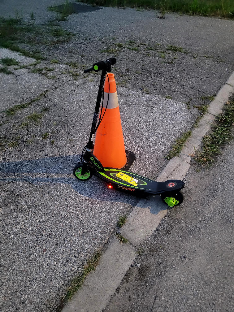 Razor Electric Scooter - Black and Green - photo 2