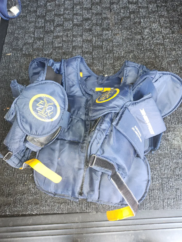 EQ Hockey Padded Protective Shirt JR Medium image indicator(2)