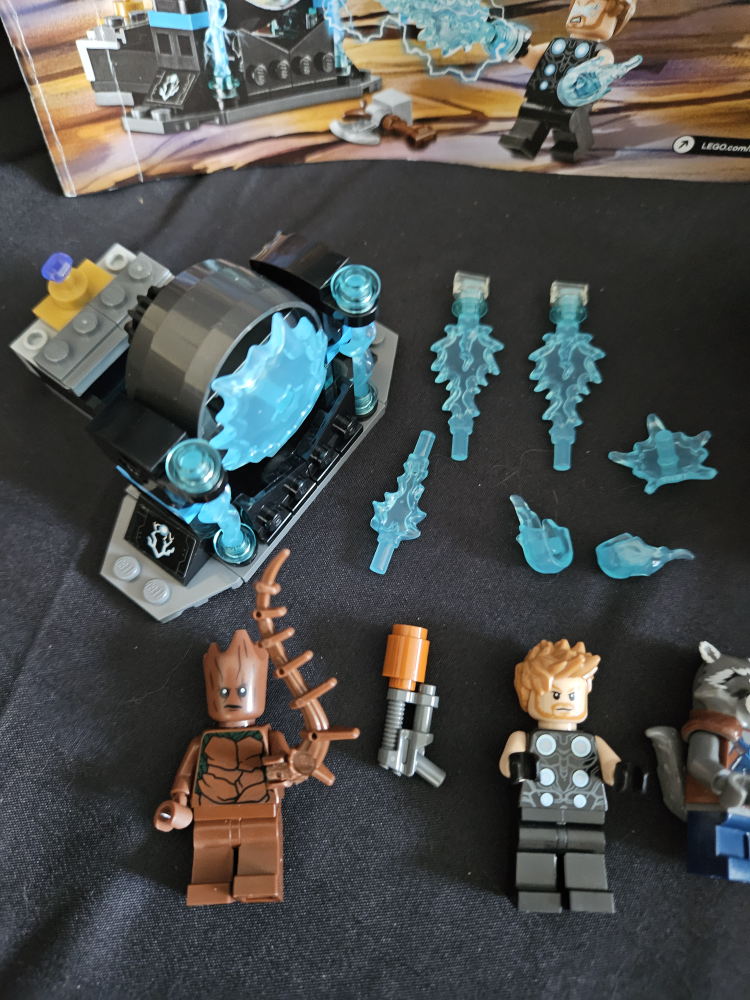 LEGO Retired Marvel Set #76102 - Thor's Weapon Quest - photo 2