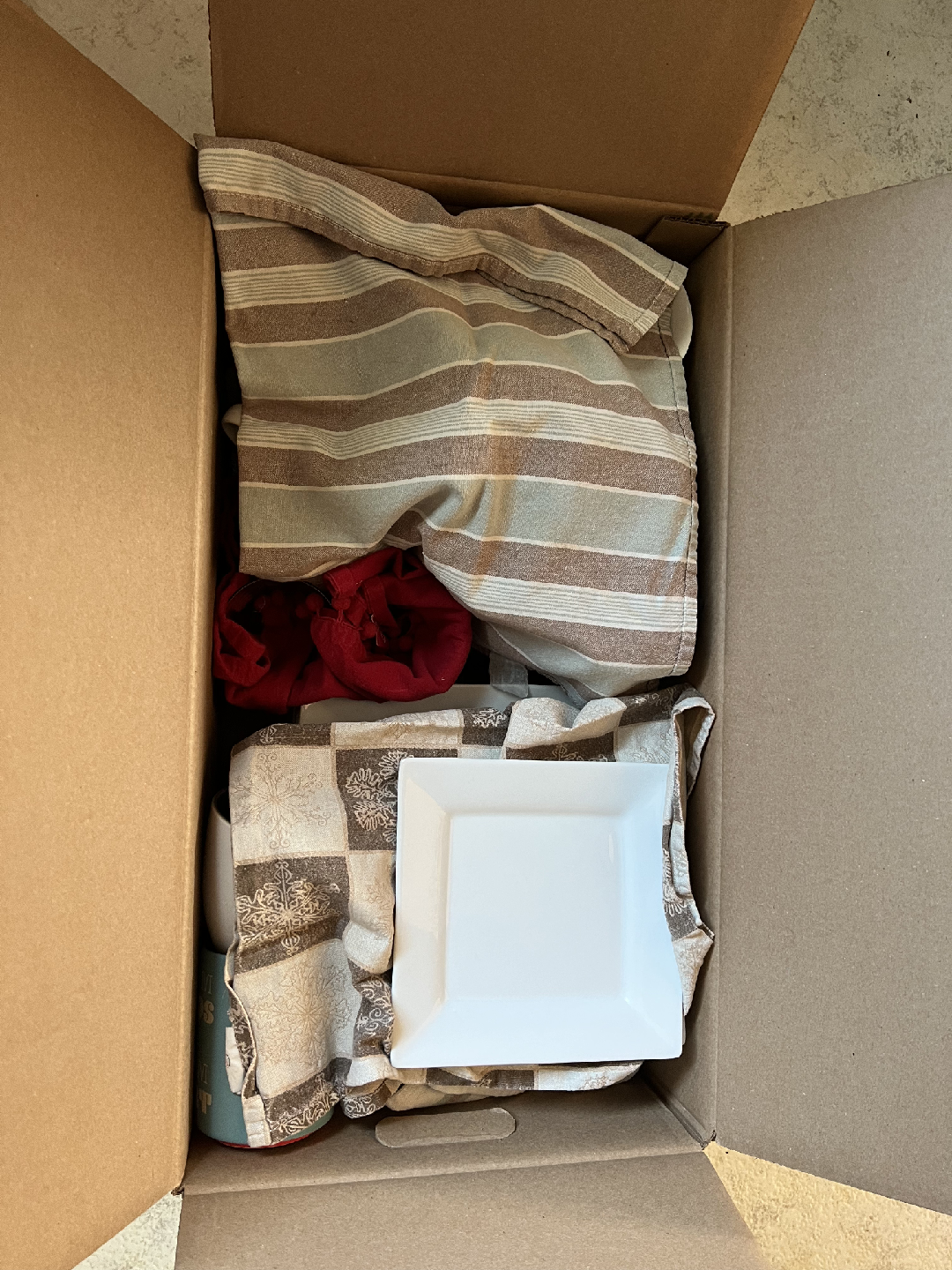 Moving Sale: Assorted Kitchenware