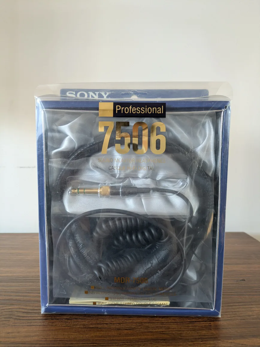 Sony MDR-7506 Professional Headphones thumbnail