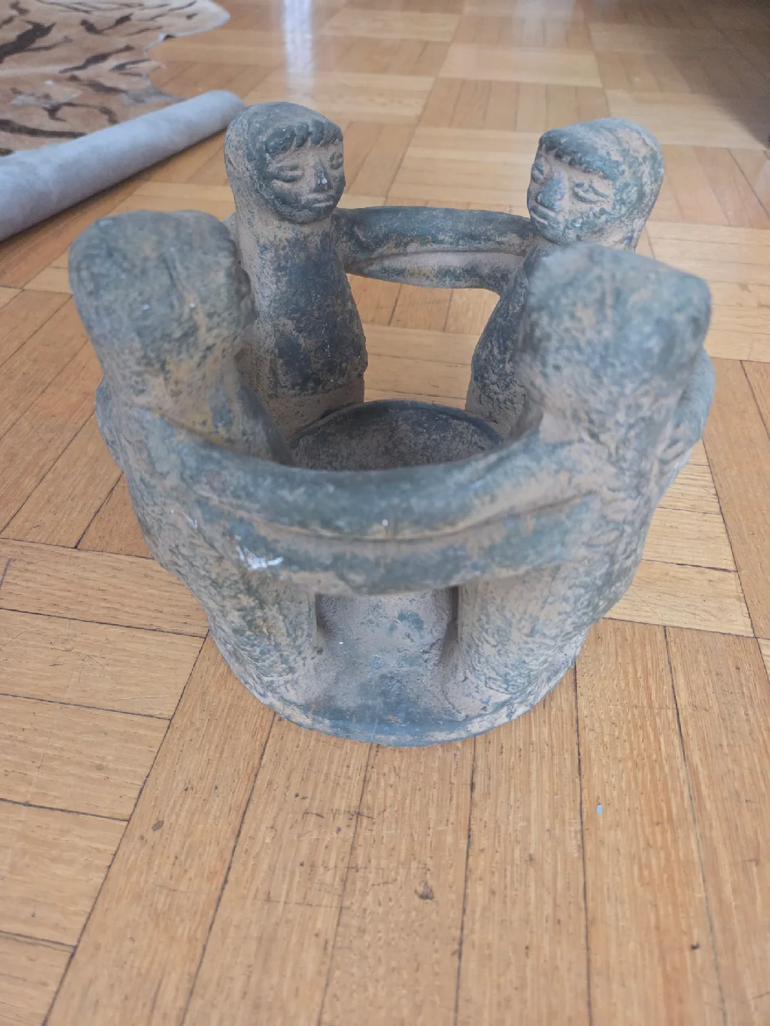 Circle of friends- Sculpture image indicator(2)