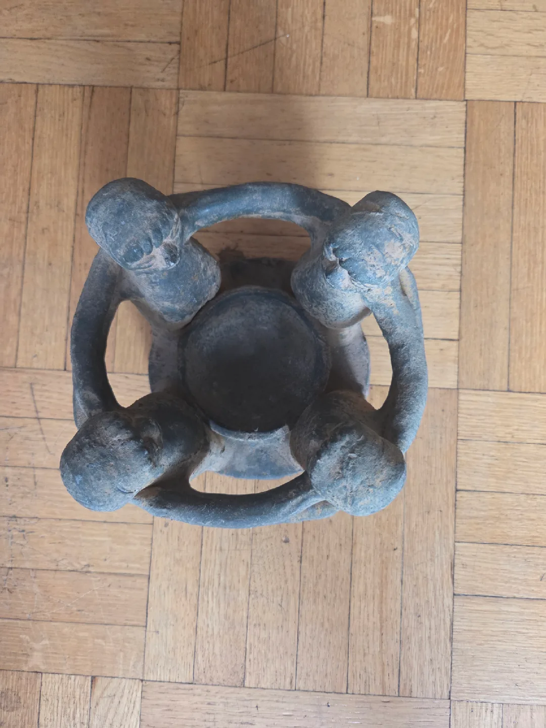 Circle of friends- Sculpture image indicator(3)