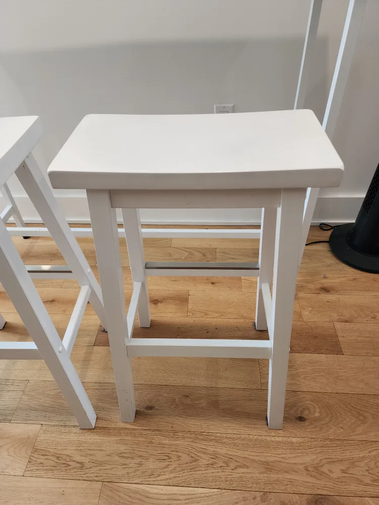 White Bar Table with 2 Stools image indicator(2)