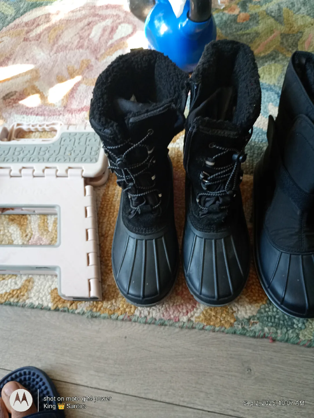 The Children's Place & Land's End Black Winter Boots image indicator(3)