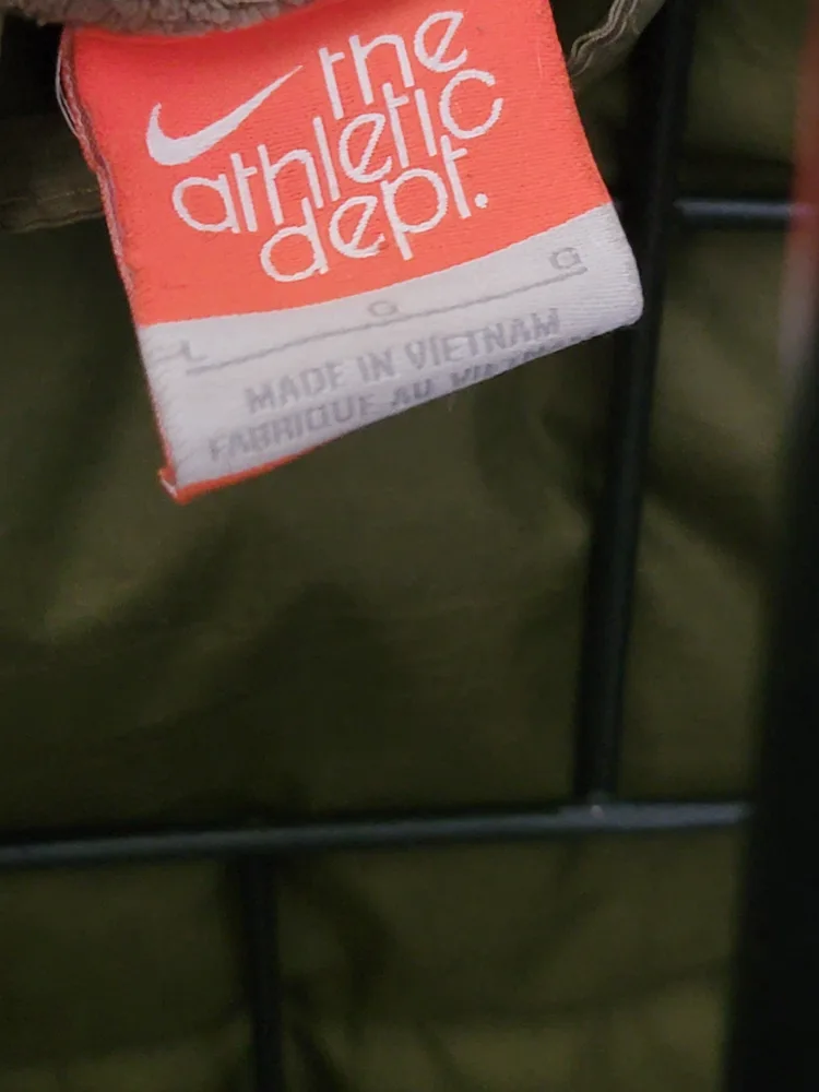 Nike Olive Green Puffer Jacket - Size L image indicator(5)