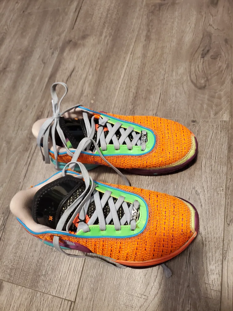 Nike LeBron XX Basketball Shoes, Size 9.5 image indicator(2)