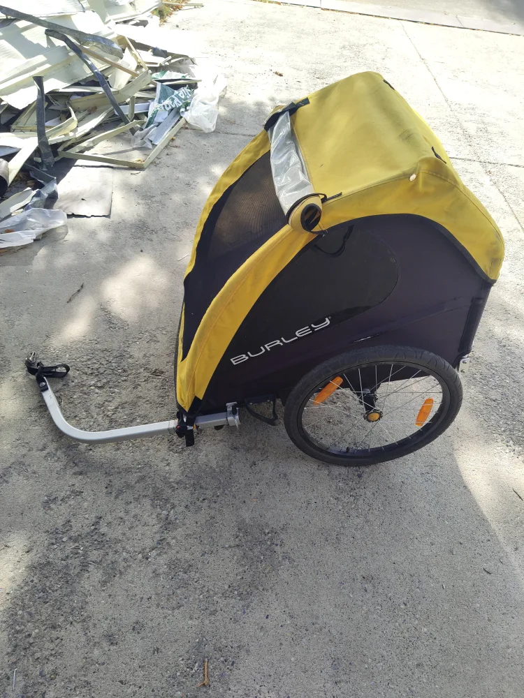 Burley Bee Child Bike Trailer - Yellow/Black image indicator(2)