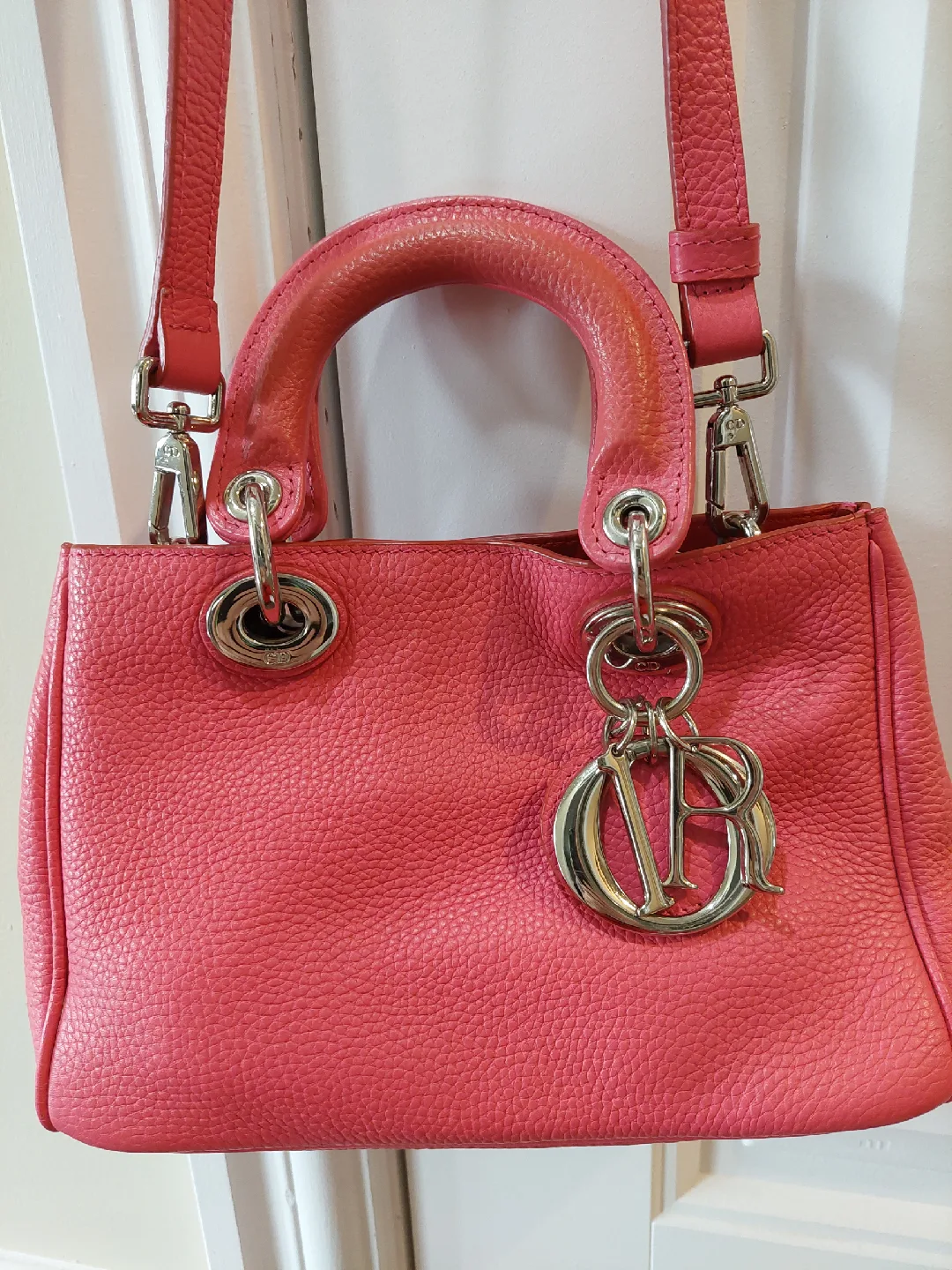 Women's small leather bag image indicator(2)