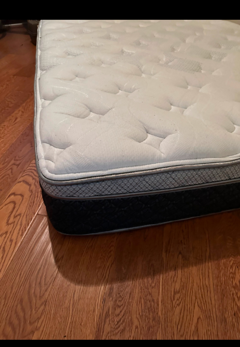 queen mattress used - photo 2