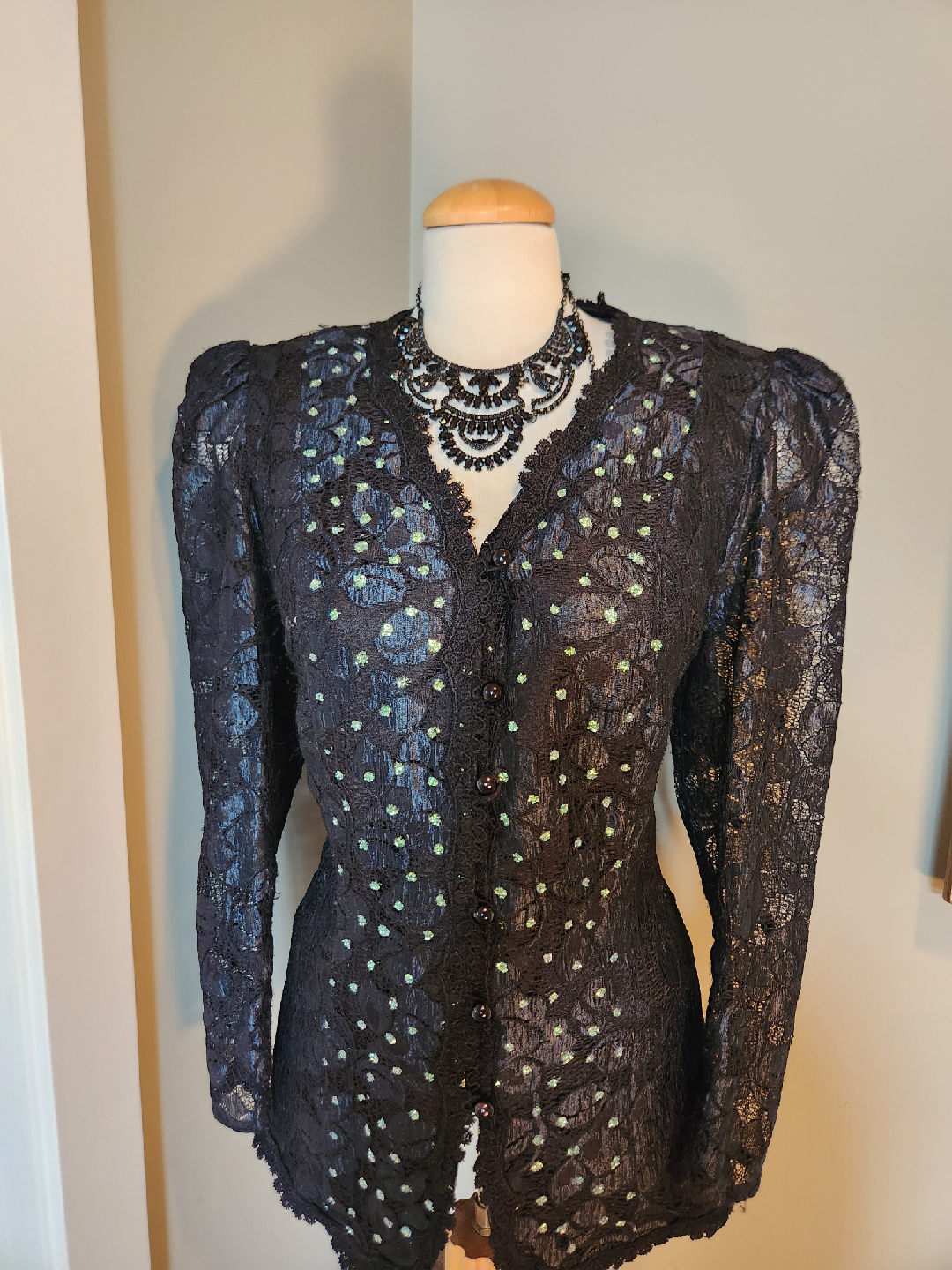 "What we do in the shadows" coded! vintage vampire attire