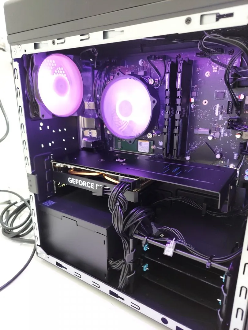 Acer Predator Orion 3000 Gaming Desktop image indicator(3)