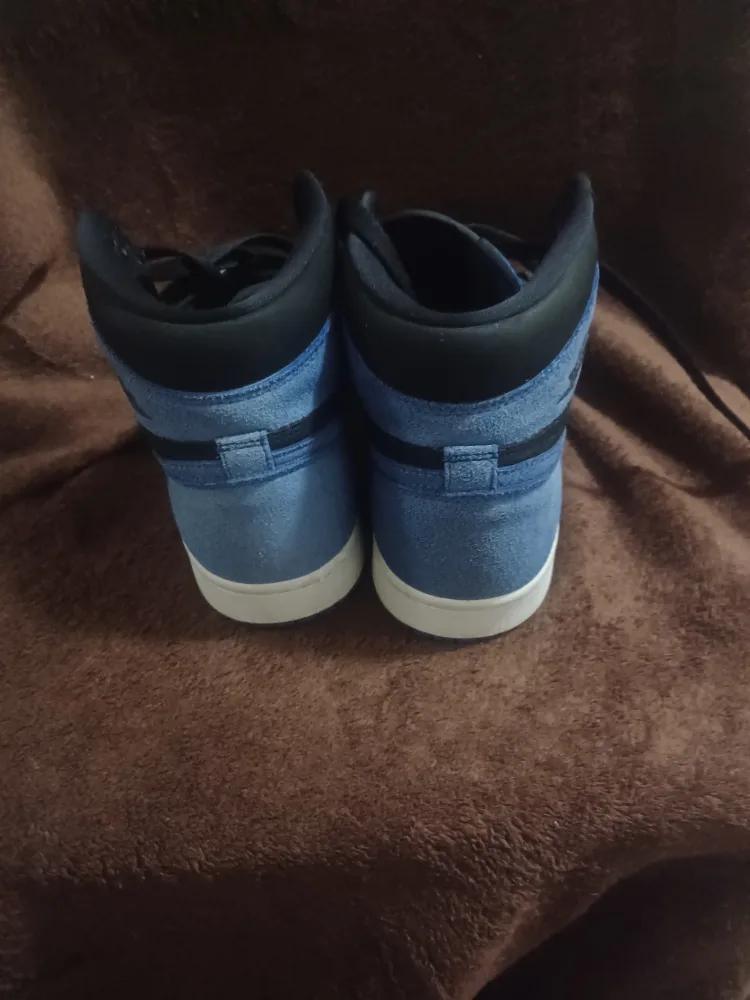 Jordan 1 royal reimagined size 10 image indicator(3)