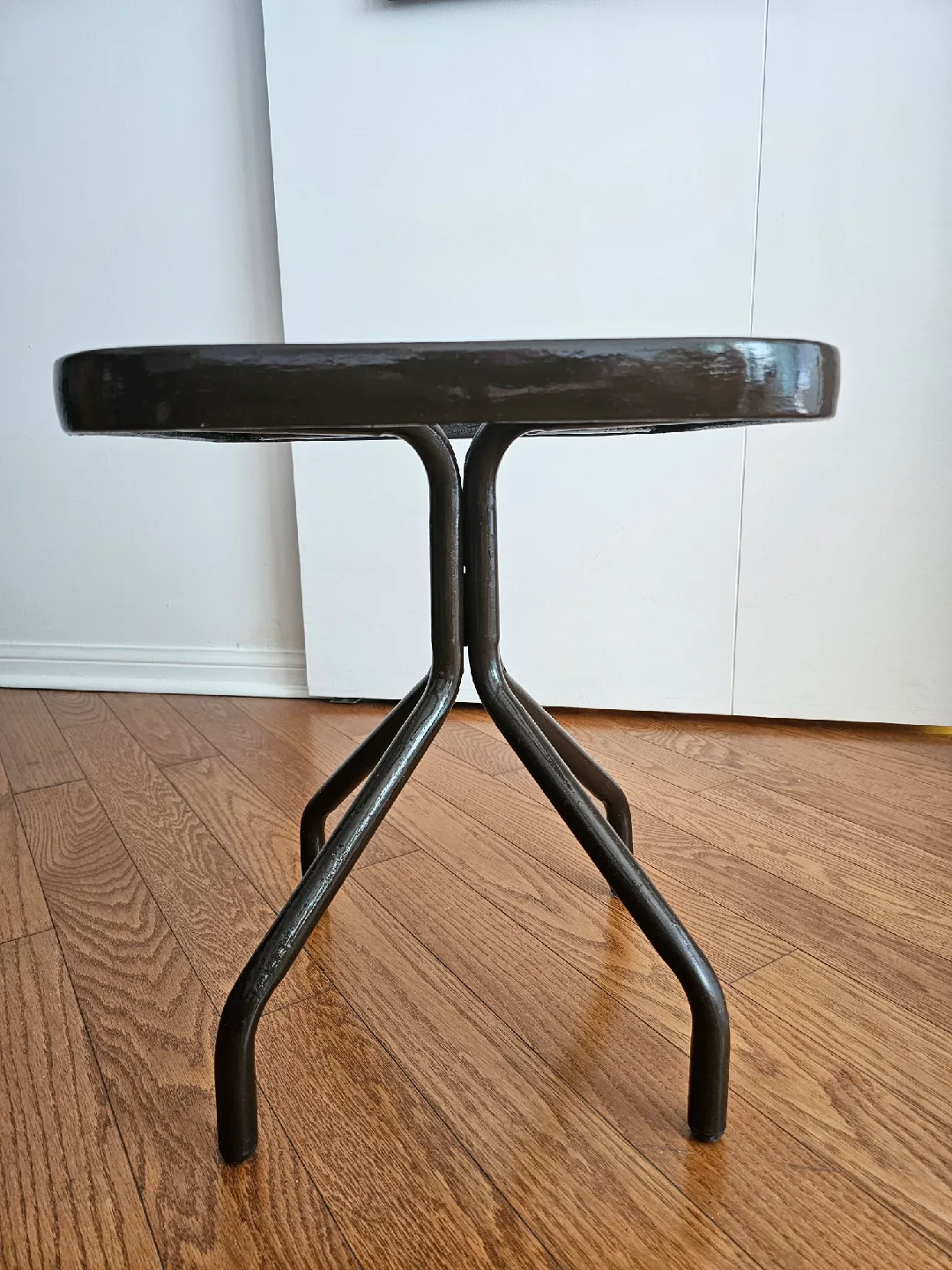 🥕 Small Glass Top Side Table image indicator(4)