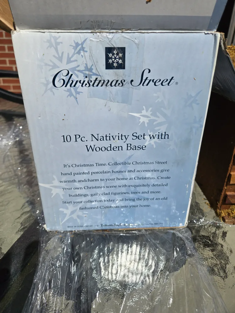 Christmas Street 10-Piece Nativity Set image indicator(2)