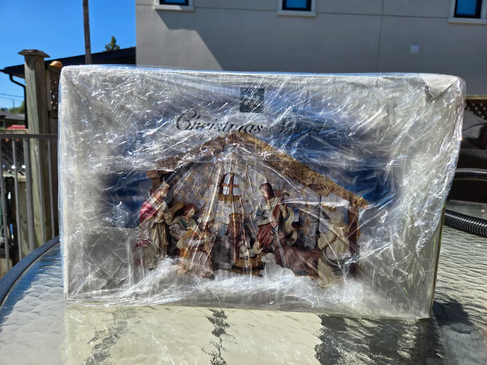 Christmas Street 10-Piece Nativity Set image indicator(4)