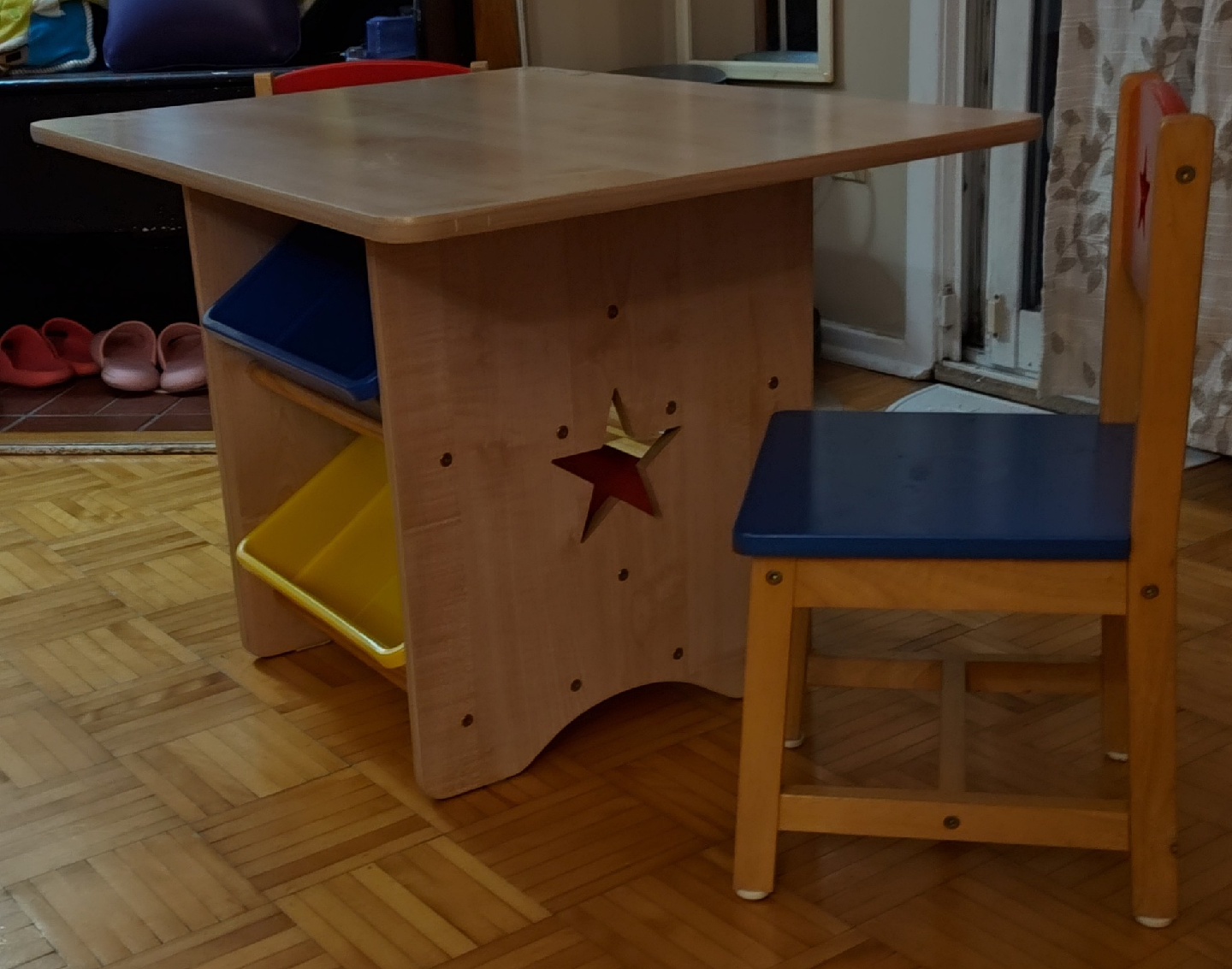 Children's Table with 2 Chairs - photo 2