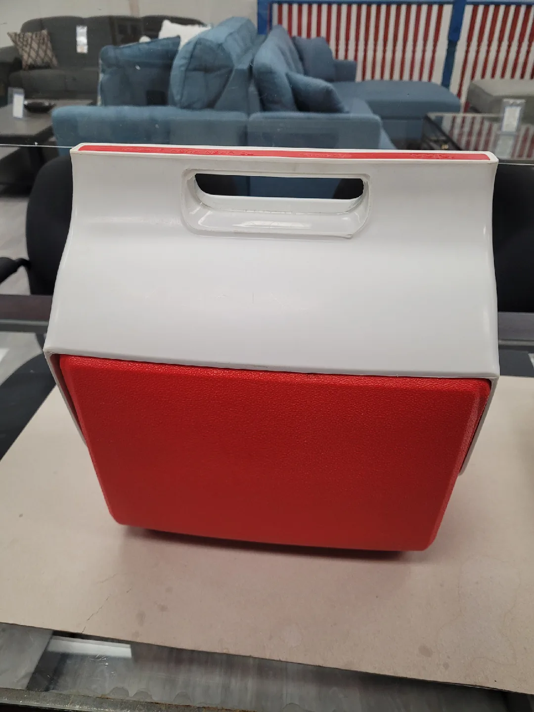 Igloo Little Playmate Cooler - Red & White image indicator(4)