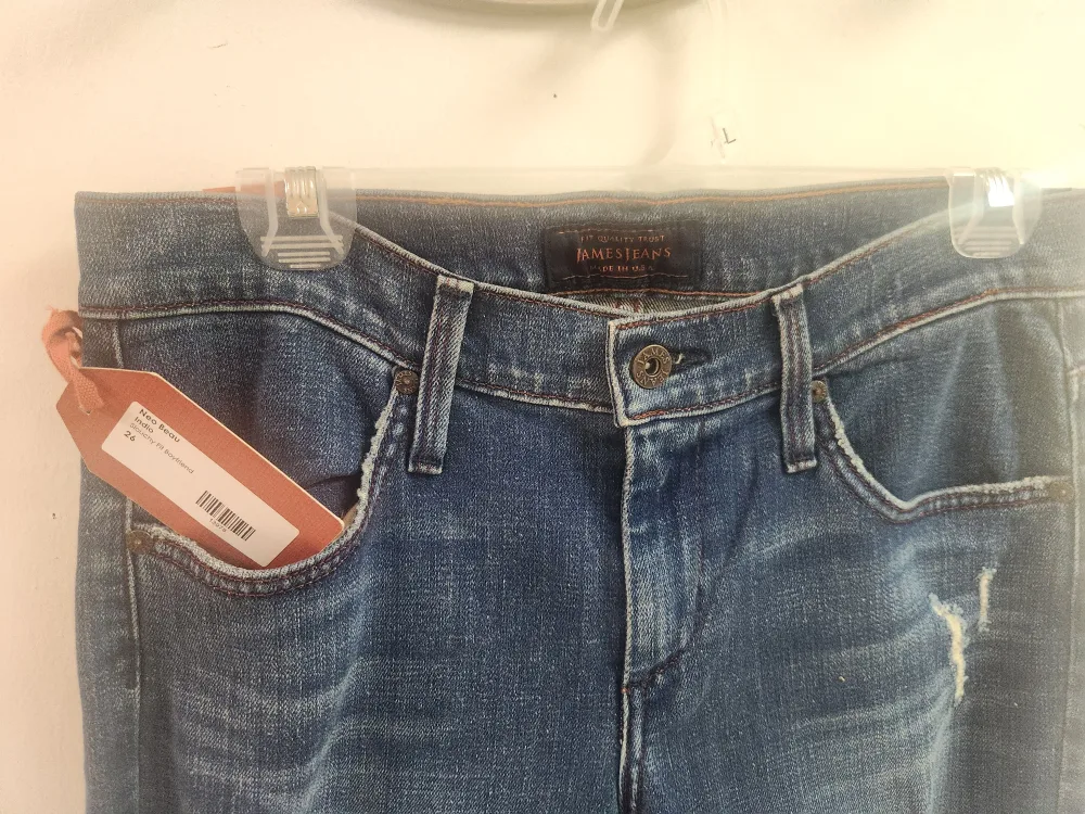 James Jeans Size 26 New Beau Boyfriend Jeans image indicator(2)
