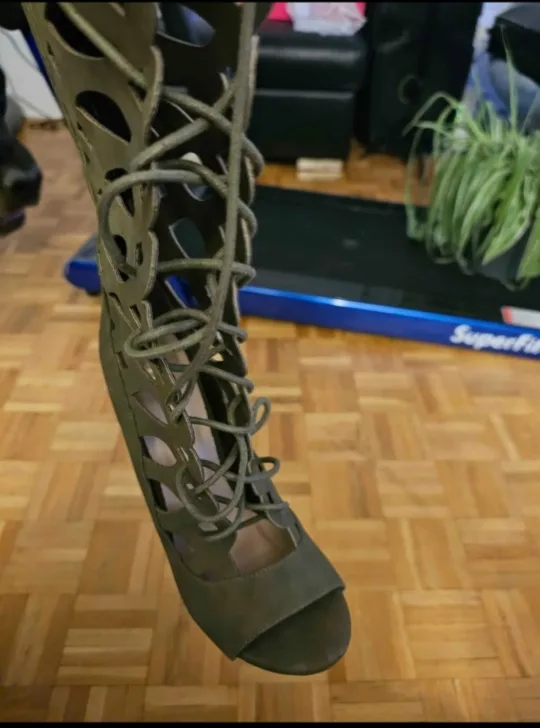 Dajee Heel Boot - Olive, Size 9 image indicator(3)