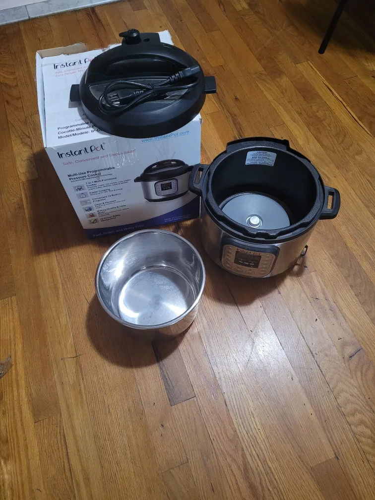 Instant Pot DUO60 V2 6-Quart - Like New! image indicator(3)