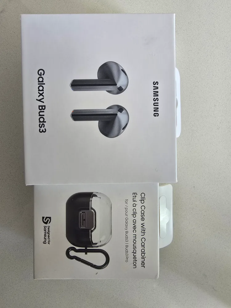 Samsung Galaxy Buds3 with Clip Case