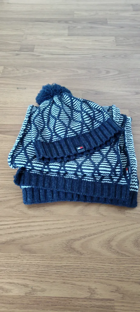 Tommy Hilfiger Hat and Scarf Set - Unisex thumbnail