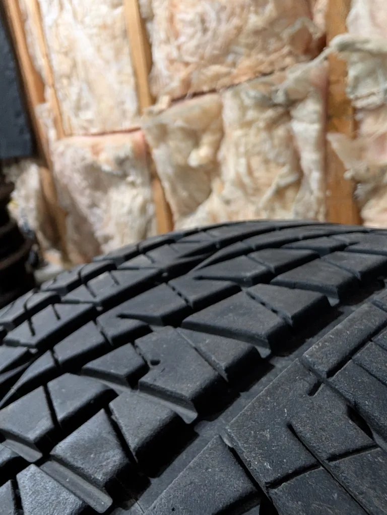 (1)-225/40R18 Kelly Edge HP All Season Tire image indicator(4)