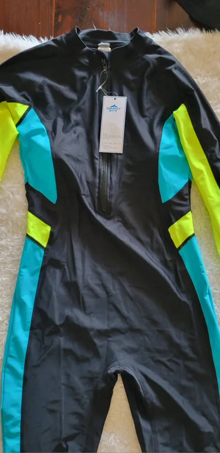 BNWT Women's Rash Guard Swimsuit - Size L image indicator(6)