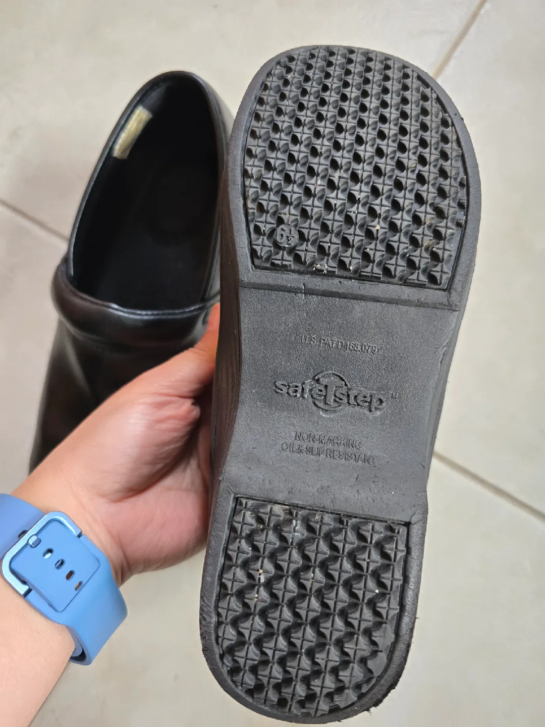 SafeTstep Black Clogs Size 6.5 but fits 7 image indicator(2)