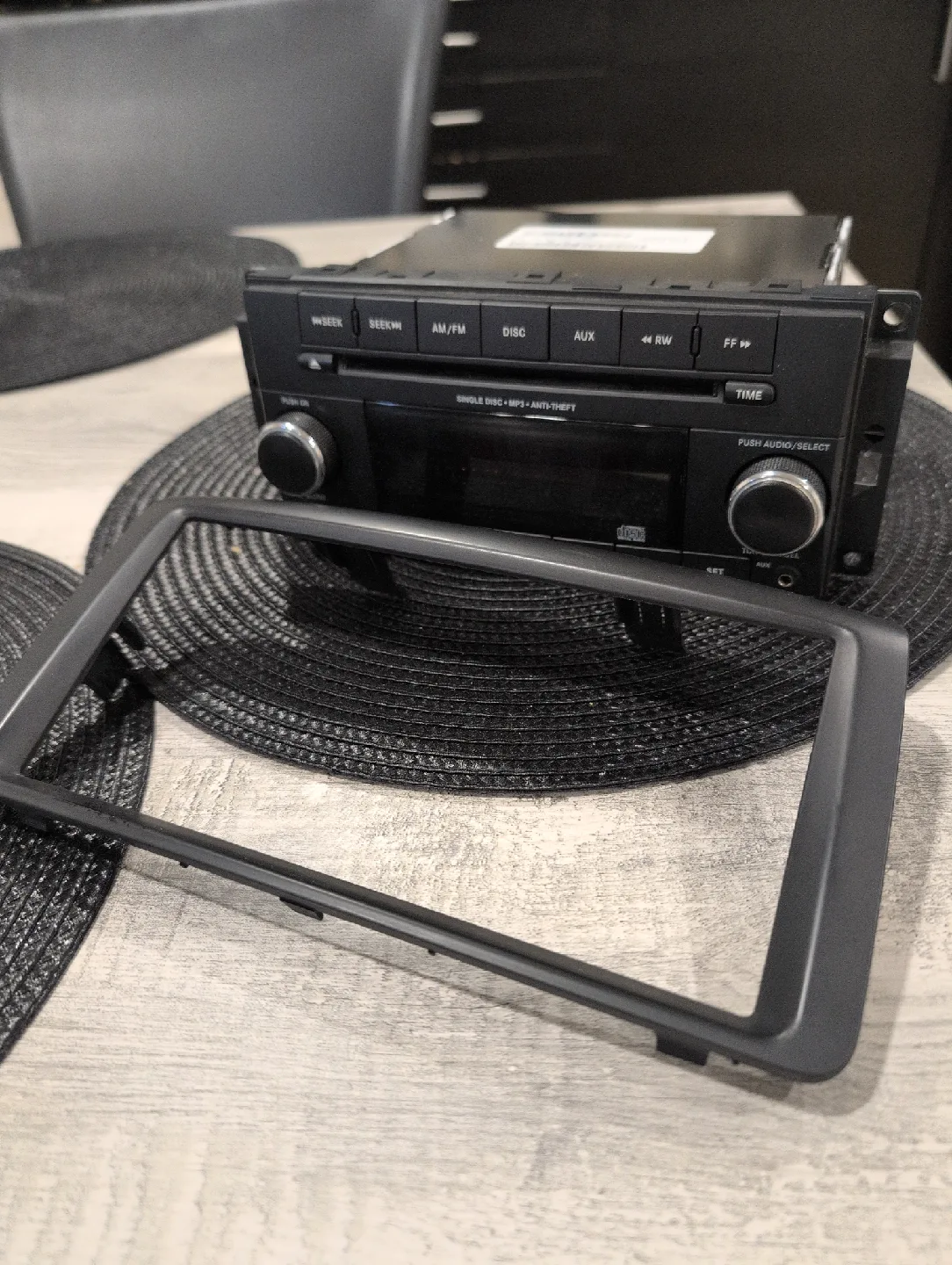 Dodge Grand Caravan 2016 CD/Radio and cover image indicator(2)