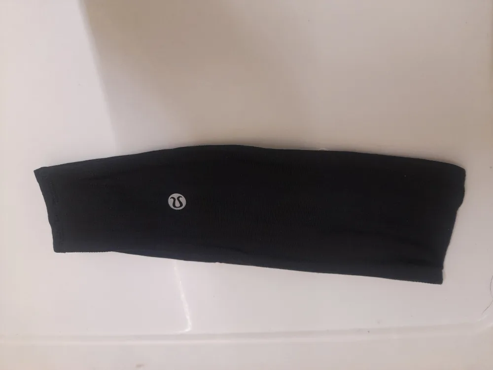 Lululemon Headbang in Black New tags 🥕 thumbnail