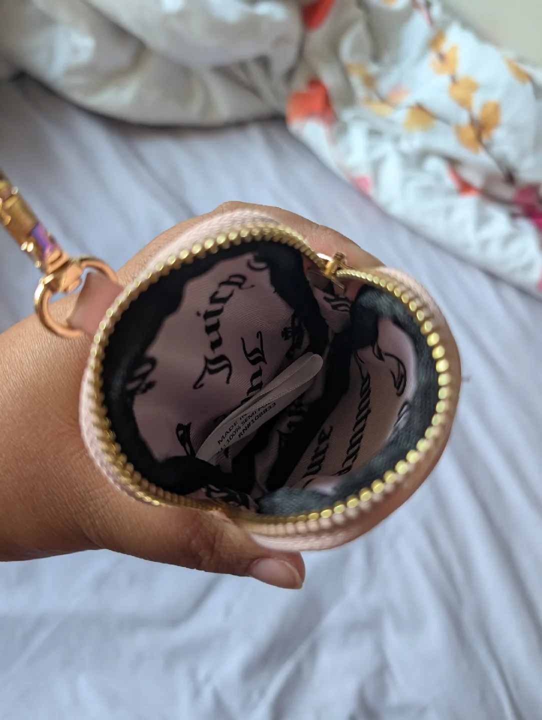 juicy couture strawberry bag image indicator(8)