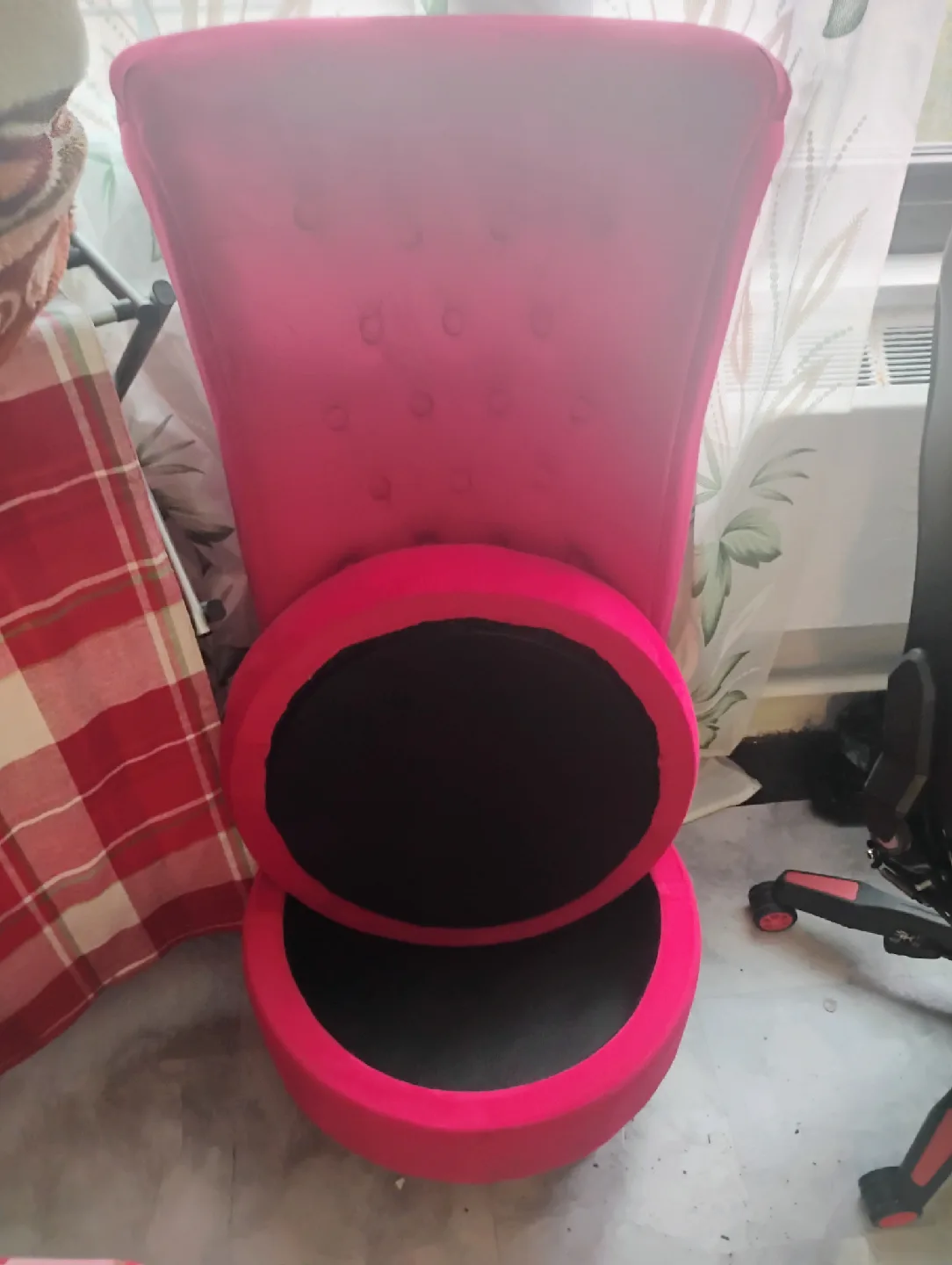 Pink Tufted Accent Chair image indicator(2)