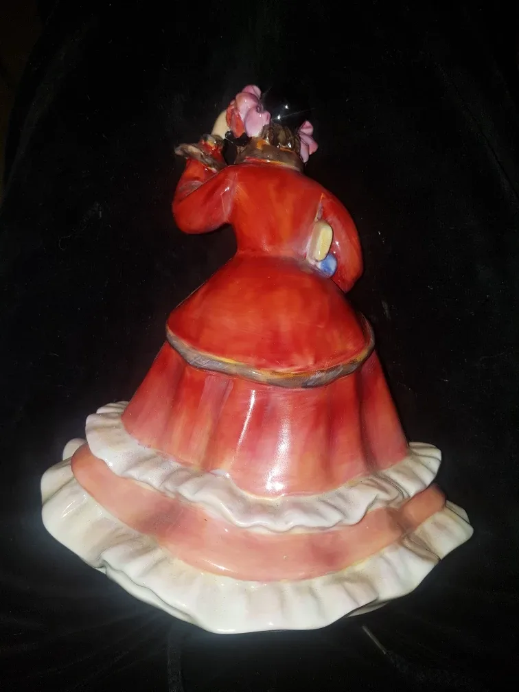 1952 Royal Doulton Christmas Time Figurine image indicator(3)