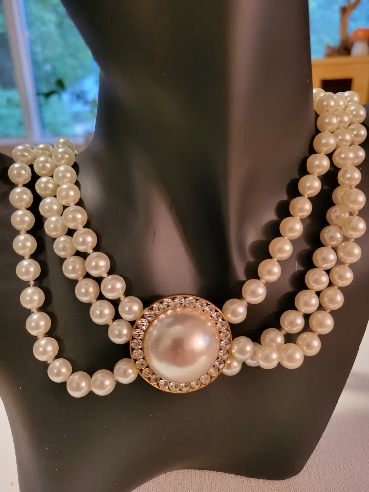 Faux Pearl Necklace with Rhinestone Pendant thumbnail