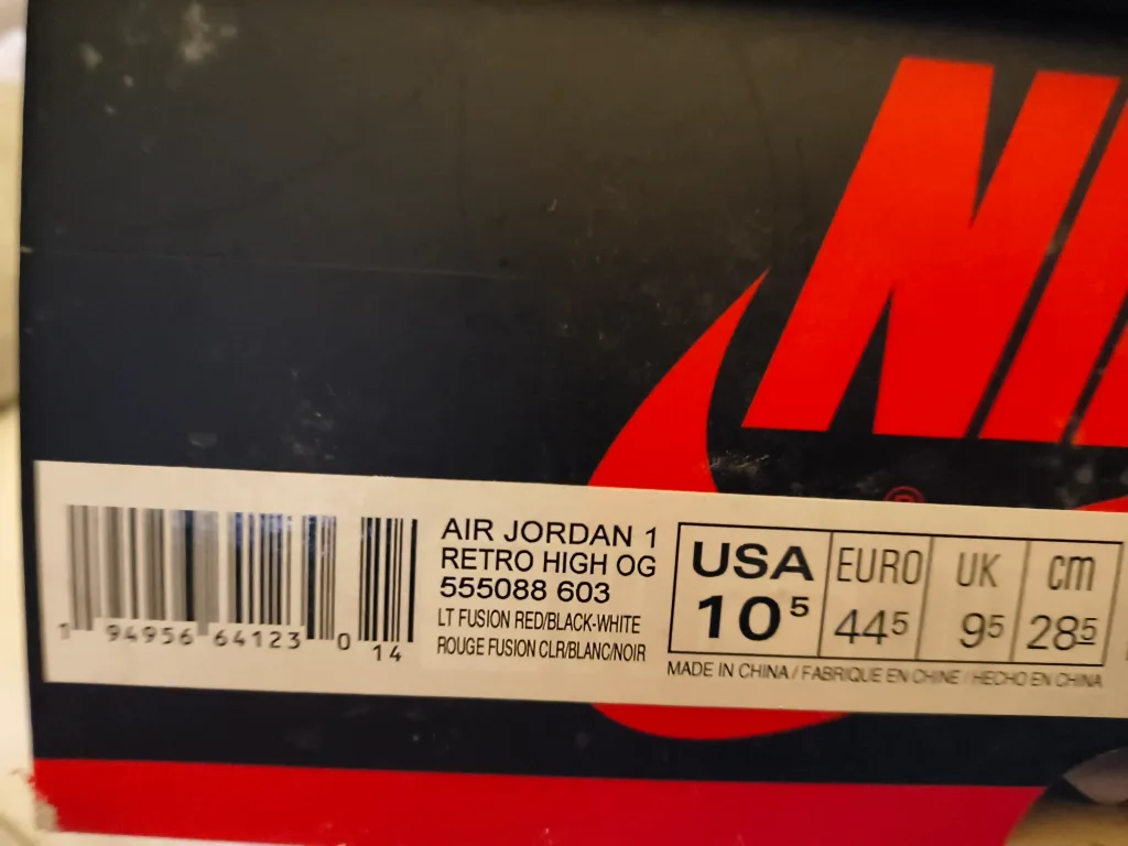 Nike Air Jordan 1 Retro High OG Size 10.5 image indicator(6)